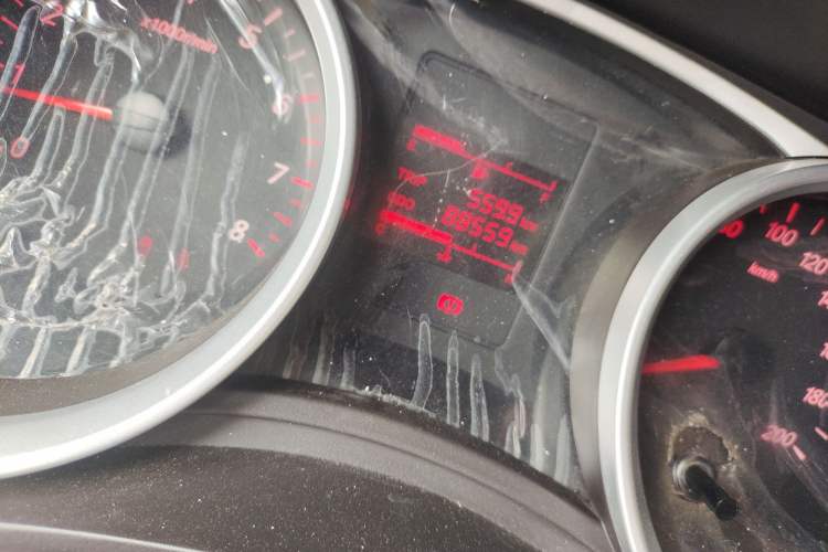 Used Wuling Hongguang 2018 1.5L S Comfort Model L2B Odometer Close Up