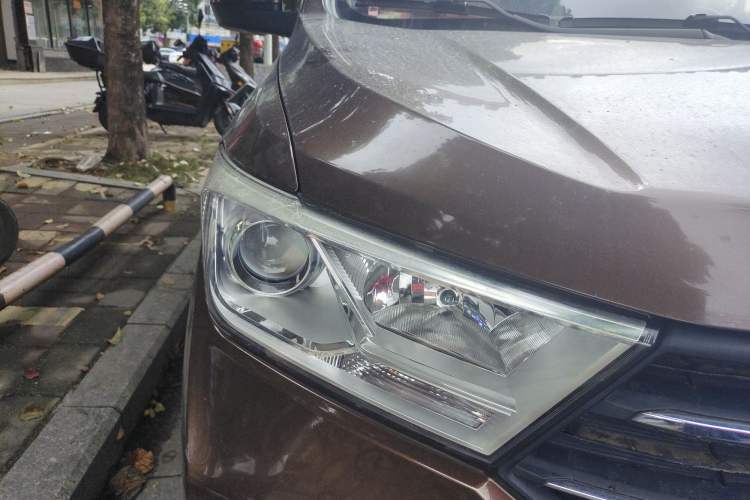 Used Wuling Hongguang 2018 1.5L S Comfort Model L2B Right Front Headlight
