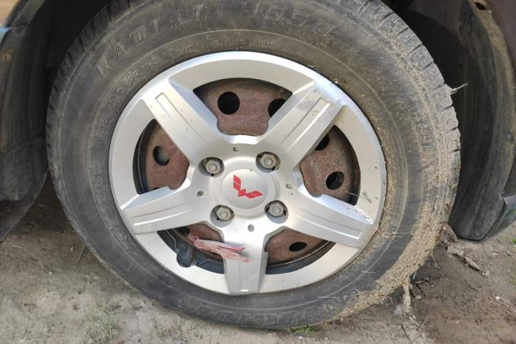 Used Wuling Hongguang 2018 1.5L Classic S Base Model Right Front Wheel Hub
