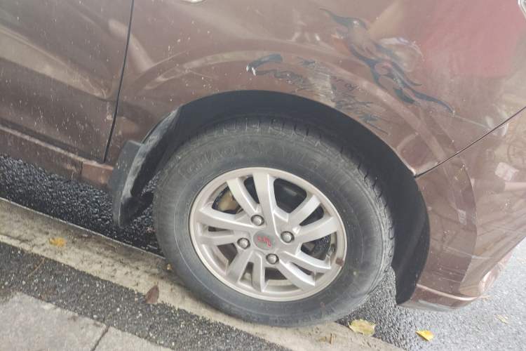 Used Wuling Hongguang 2018 1.5L S Comfort Model L2B Right Front Wheel Hub