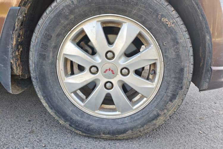 Used Wuling Hongguang 2018 1.5L S Comfort Model L2B Right Front Wheel Hub