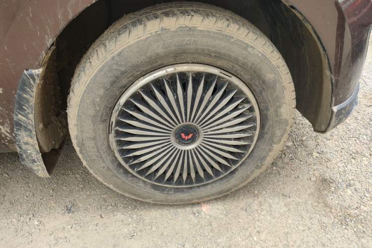 Used Wuling Hongguang 2018 1.5L Classic S Base Model Right Front Wheel Hub