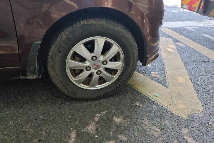 Used Wuling Hongguang 2018 1.5L Classic S Standard Model Right Front Wheel Hub