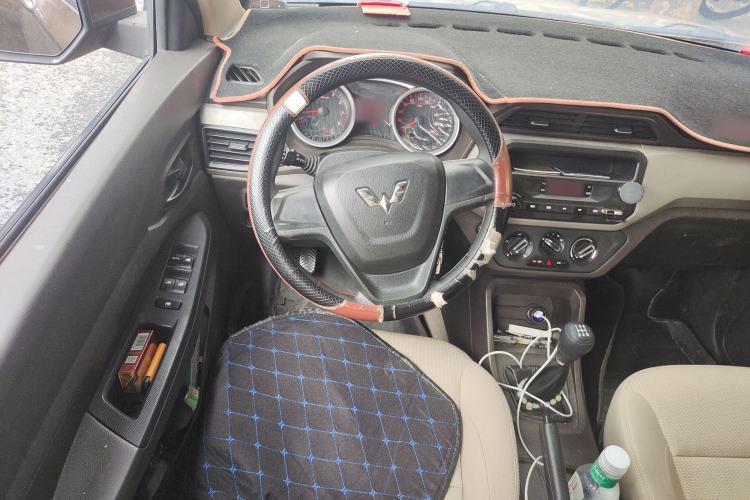 Used Wuling Hongguang 2018 1.5L S Comfort Model L2B Steering Wheel