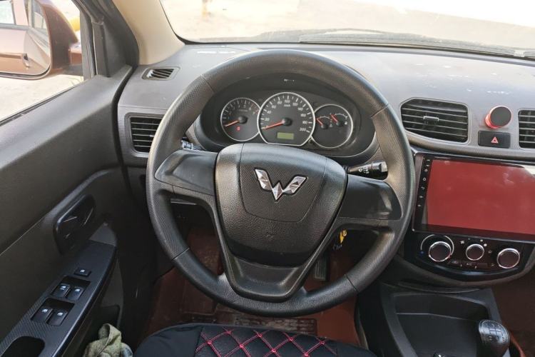 Used Wuling Hongguang 2018 1.5L S Comfort Model L2B Steering Wheel