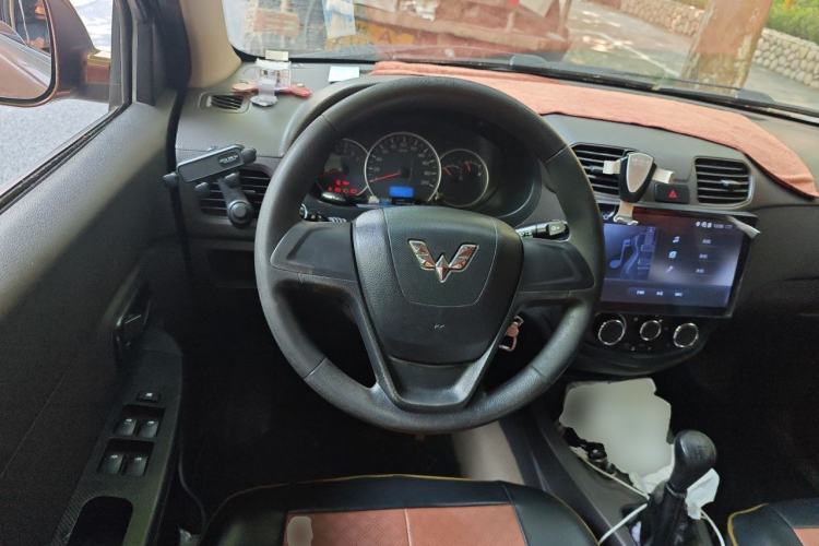 Used Wuling Hongguang 2018 1.5L Classic S Standard Model Steering Wheel