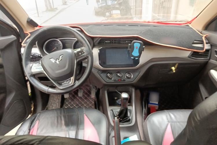 Used Wuling Hongguang 2018 1.5L Classic S Base Model Center Console