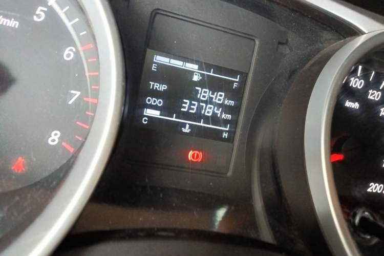 Used Wuling Hongguang 2018 1.5L Classic S Base Model Odometer Close Up