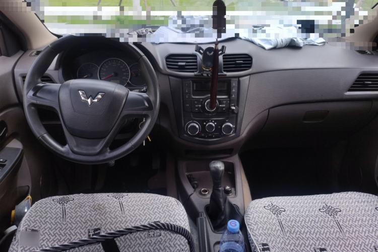 Used Wuling Hongguang 2018 1.5L Classic S Standard Model Center Console