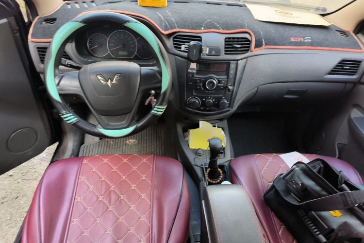 Used Wuling Hongguang 2018 1.5L Classic S Base Model Center Console
