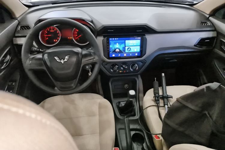 Used Wuling Hongguang 2018 1.5L S Standard Version L2B Center Console