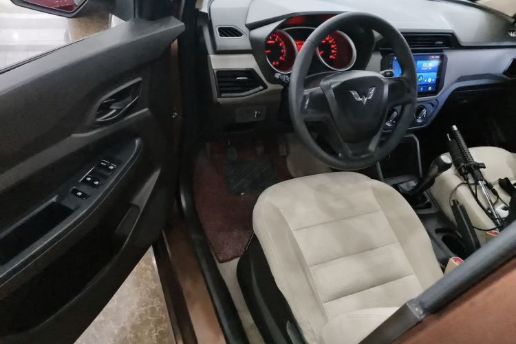 Used Wuling Hongguang 2018 1.5L S Standard Version L2B Driver Seat