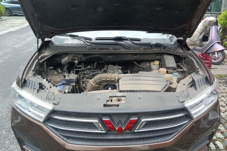 Used Wuling Hongguang 2018 1.5L S Comfort Model L2B Engine Bay
