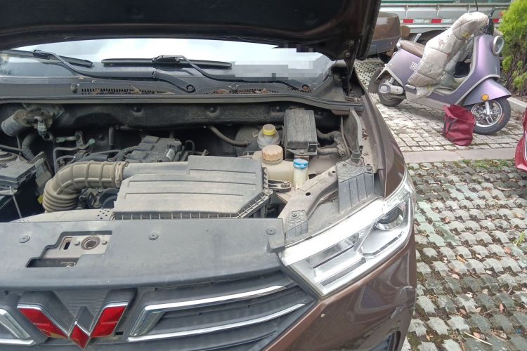Used Wuling Hongguang 2018 1.5L S Comfort Model L2B Engine Bay Left