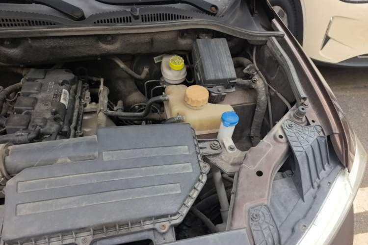 Used Wuling Hongguang 2018 1.5L S Comfort Model L2B Engine Bay Left