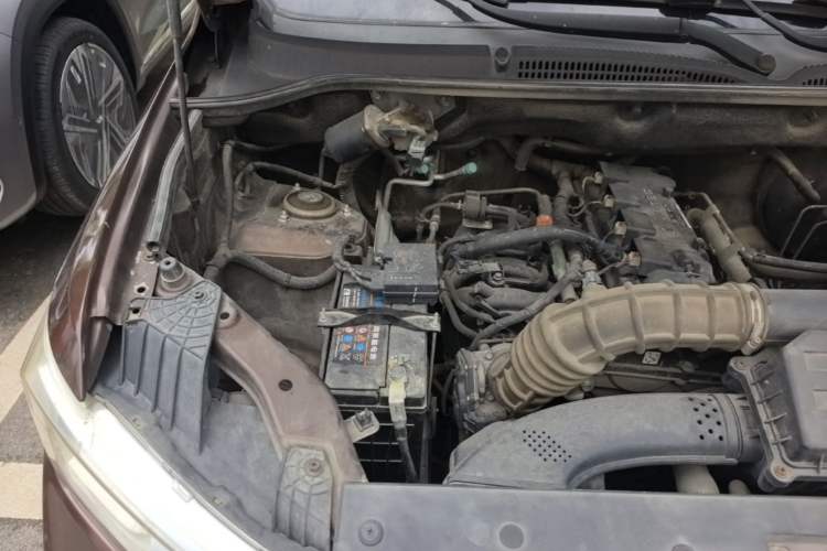 Used Wuling Hongguang 2018 1.5L S Comfort Model L2B Engine Bay Right