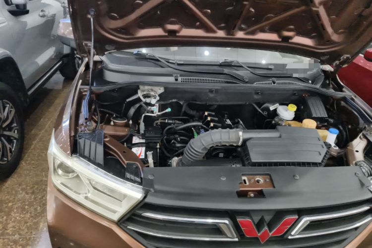Used Wuling Hongguang 2018 1.5L S Standard Version L2B Engine Bay Right