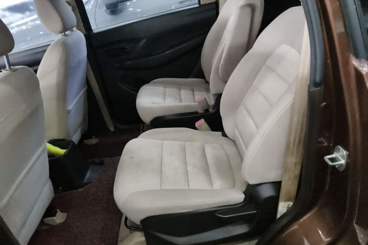 Used Wuling Hongguang 2018 1.5L S Standard Version L2B Left Rear Seat