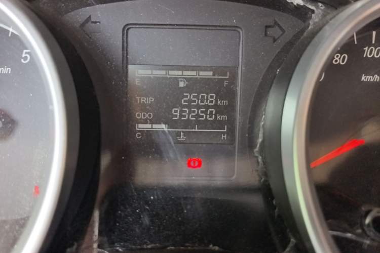 Used Wuling Hongguang 2018 1.5L S Comfort Model L2B Odometer Close Up