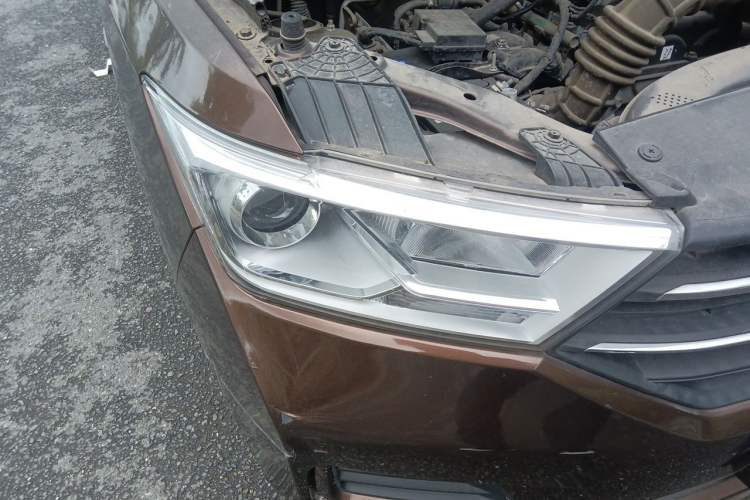 Used Wuling Hongguang 2018 1.5L S Comfort Model L2B Right Front Headlight