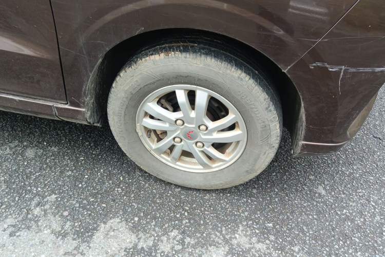 Used Wuling Hongguang 2018 1.5L S Comfort Model L2B Right Front Wheel Hub