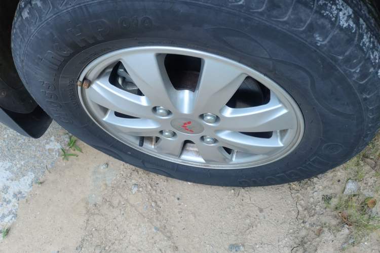 Used Wuling Hongguang 2018 1.5L Classic S Standard Model Right Front Wheel Hub