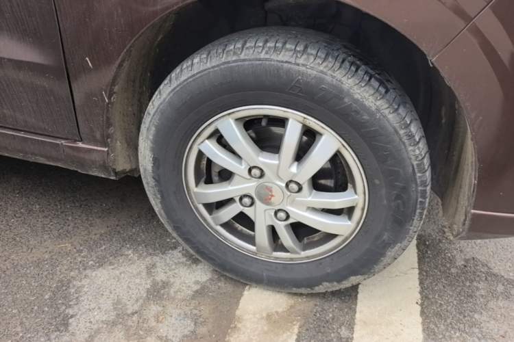 Used Wuling Hongguang 2018 1.5L S Comfort Model L2B Right Front Wheel Hub