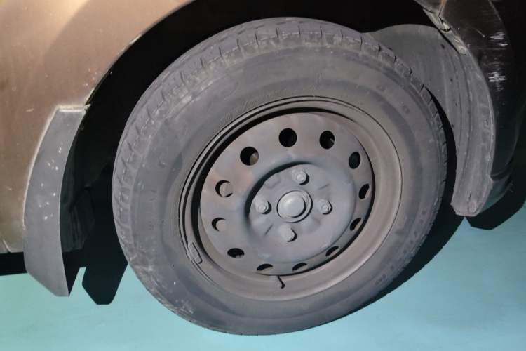 Used Wuling Hongguang 2018 1.5L Classic S Base Model Right Front Wheel Hub