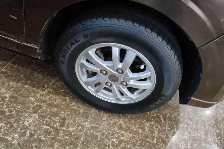 Used Wuling Hongguang 2018 1.5L S Standard Version L2B Right Front Wheel Hub