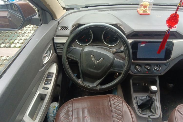 Used Wuling Hongguang 2018 1.5L S Comfort Model L2B Steering Wheel