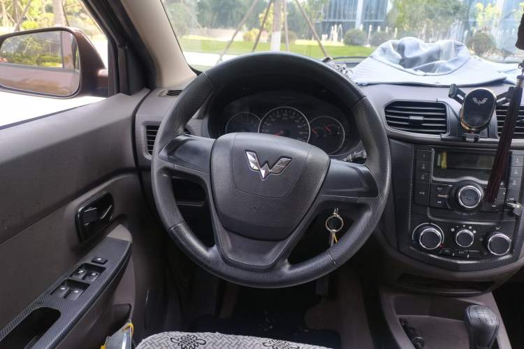 Used Wuling Hongguang 2018 1.5L Classic S Standard Model Steering Wheel