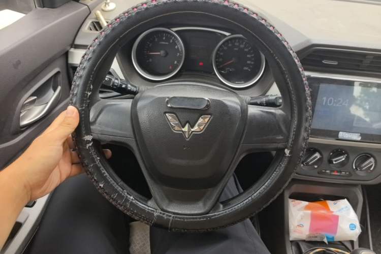 Used Wuling Hongguang 2018 1.5L S Comfort Model L2B Steering Wheel