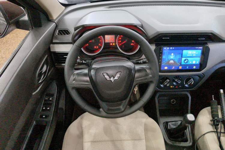 Used Wuling Hongguang 2018 1.5L S Standard Version L2B Steering Wheel