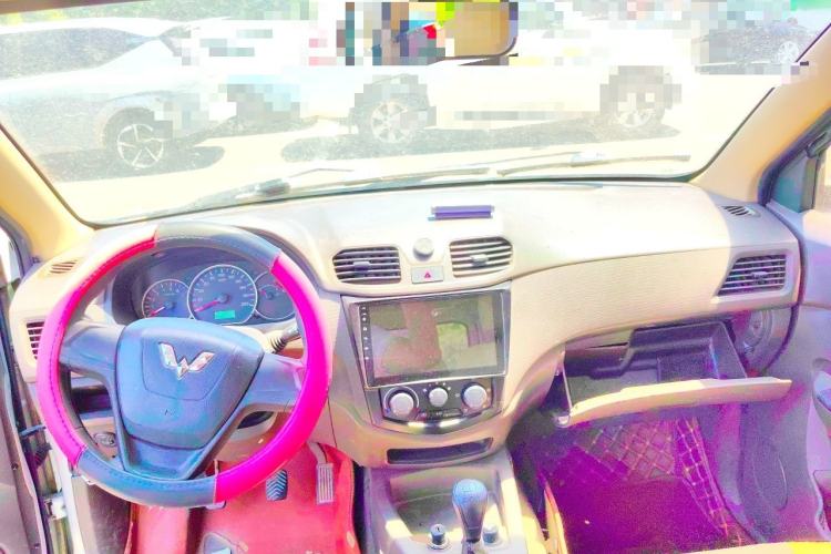 Used Wuling Hongguang 2018 1.5L Classic S Standard Model Center Console