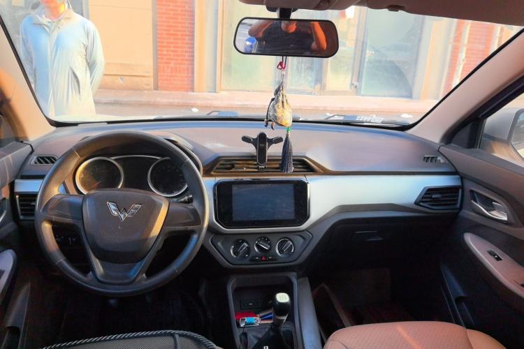 Used Wuling Hongguang 2018 1.5L S Comfort Model L2B Center Console