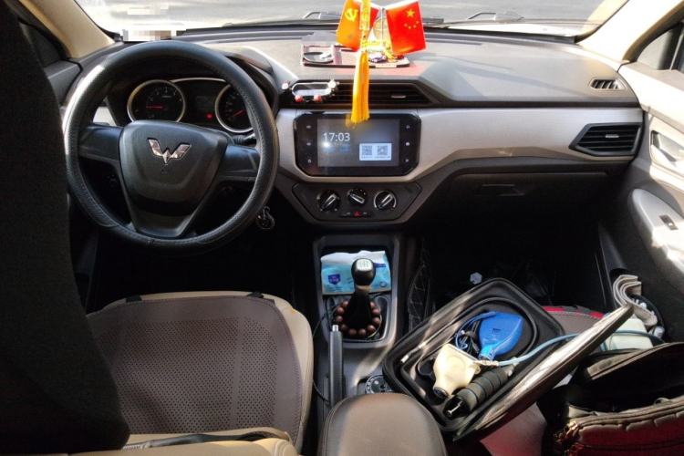 Used Wuling Hongguang 2018 1.5L S Comfort Model L2B Center Console