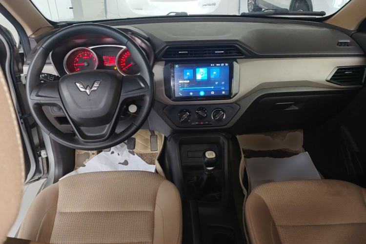 Used Wuling Hongguang 2018 1.5L S Standard Version L2B Center Console