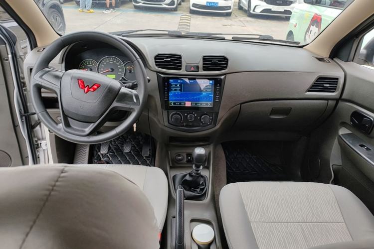 Used Wuling Hongguang 2018 1.2L Classic S Base Model Center Console