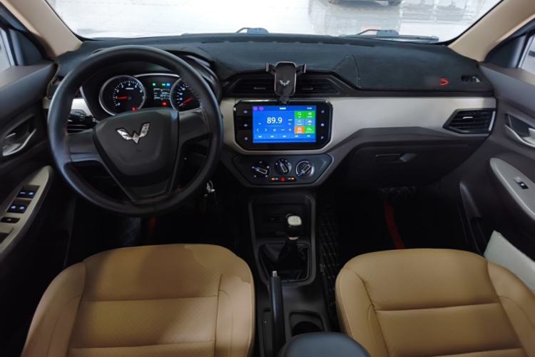 Used Wuling Hongguang 2018 1.5L S Comfort Model L2B Center Console