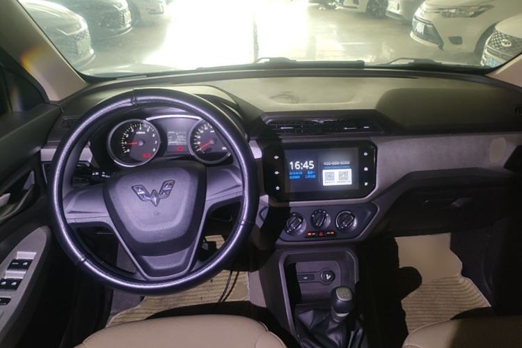 Used Wuling Hongguang 2018 1.5L S Comfort Model L2B Center Console