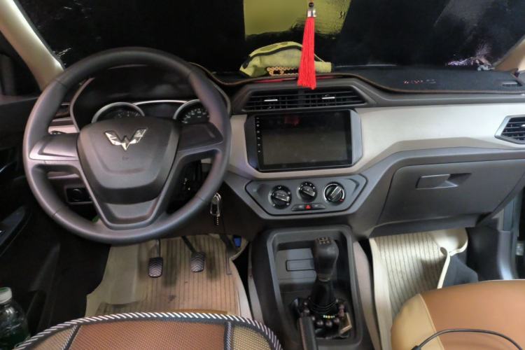 Used Wuling Hongguang 2018 1.5L S Standard Version L2B Center Console