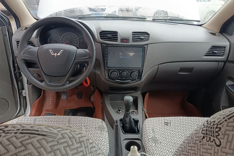 Used Wuling Hongguang 2018 1.2L Classic S Base Model Center Console