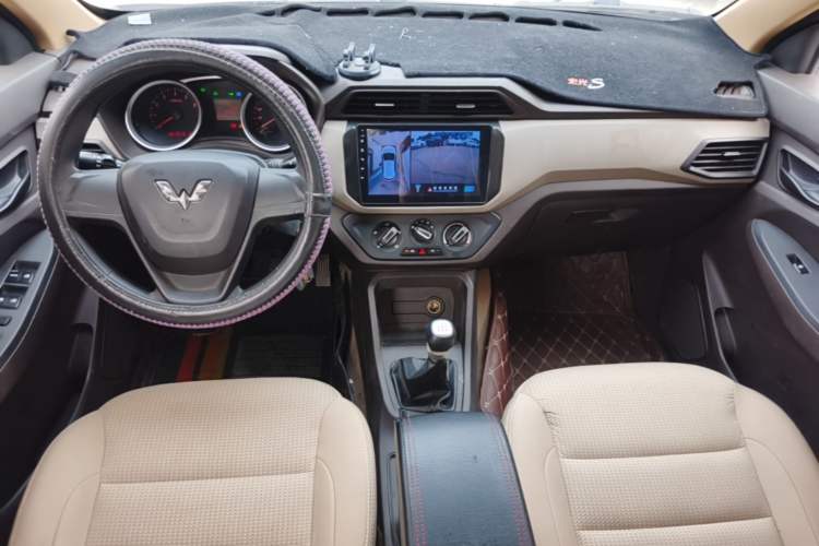 Used Wuling Hongguang 2018 1.5L S Standard Version L2B Center Console