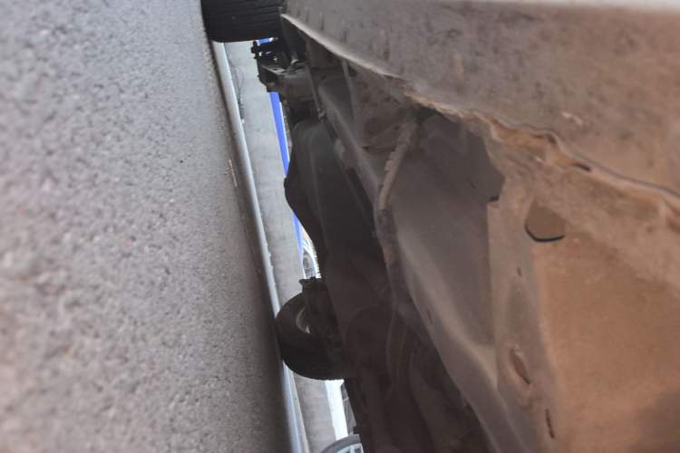 Used Wuling Hongguang 2018 1.5L S Comfort Model L2B Chassis Front Right