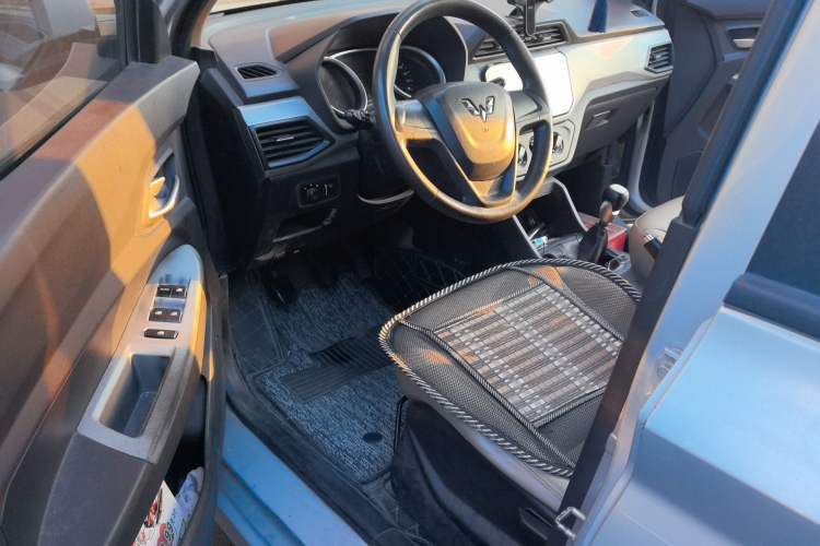 Used Wuling Hongguang 2018 1.5L S Comfort Model L2B Driver Seat