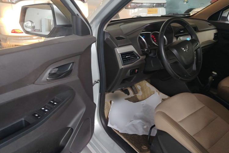 Used Wuling Hongguang 2018 1.5L S Standard Version L2B Driver Seat