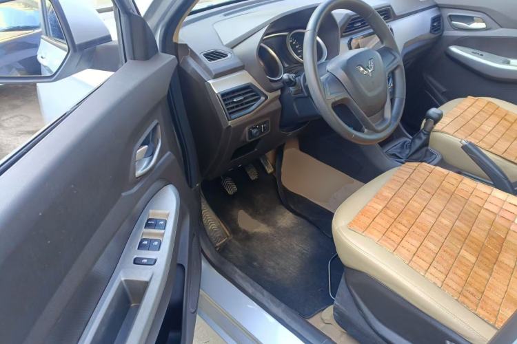 Used Wuling Hongguang 2018 1.5L S Comfort Model L2B Driver Seat