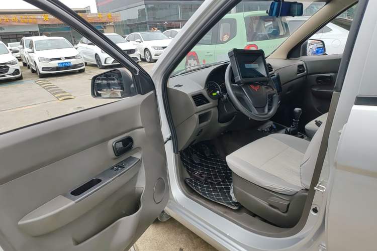 Used Wuling Hongguang 2018 1.2L Classic S Base Model Driver Seat