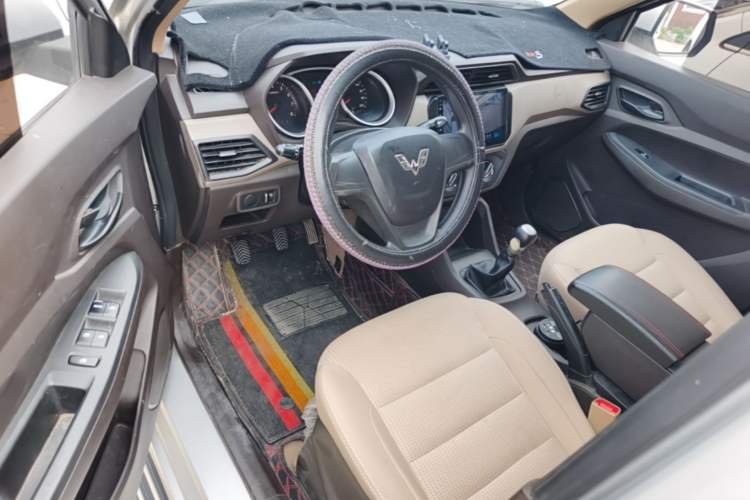 Used Wuling Hongguang 2018 1.5L S Standard Version L2B Driver Seat