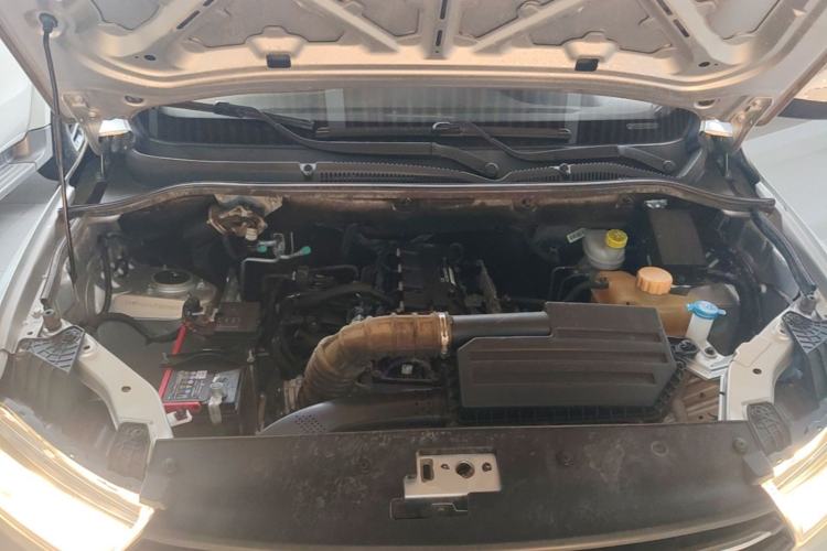 Used Wuling Hongguang 2018 1.5L S Standard Version L2B Engine Bay